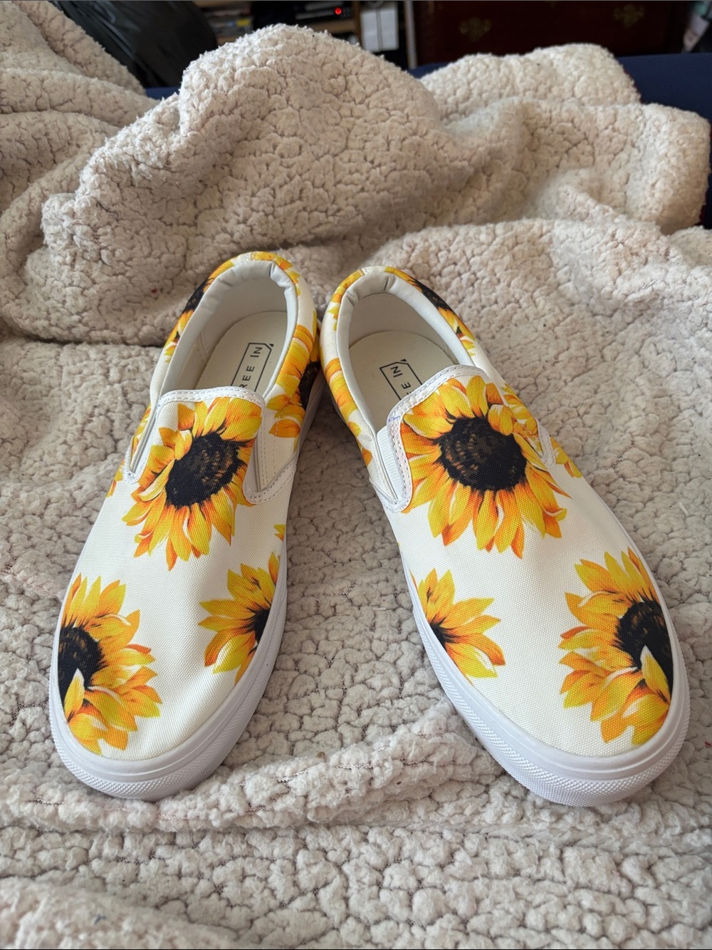 Sunflower Print Slip-On Sneakers - White & Yellow